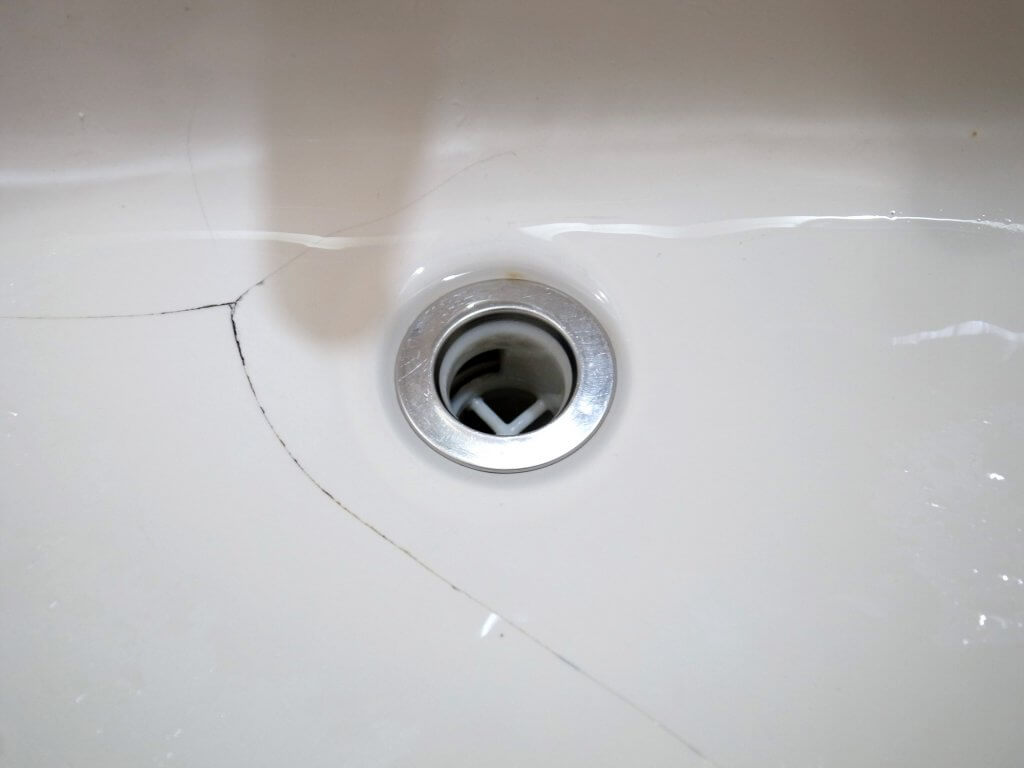 洗面台 ひび割れ リスク