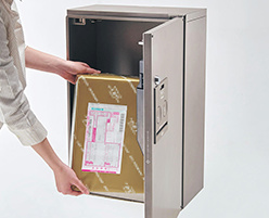 荷物を取り出して閉めます