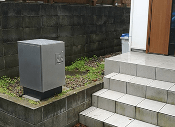 宅配ボックスCOMBOミドルタイプ 据置き 施工事例