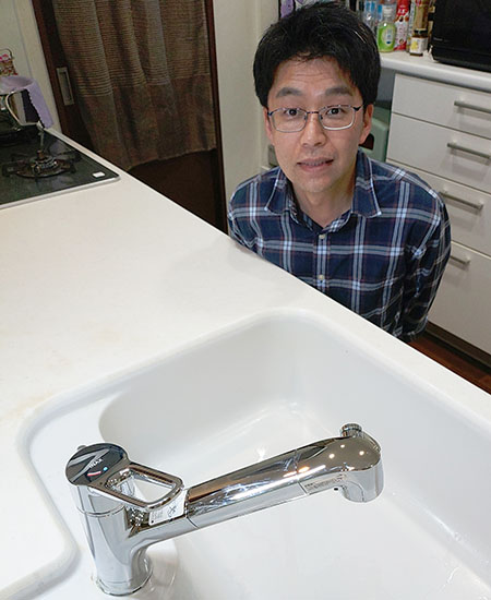 施工後の蛇口とお客様