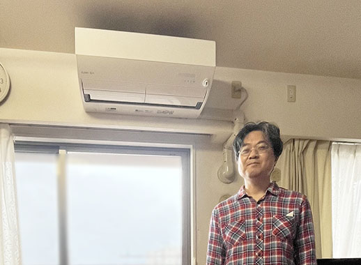 施工後の壁掛エアコンとお客様