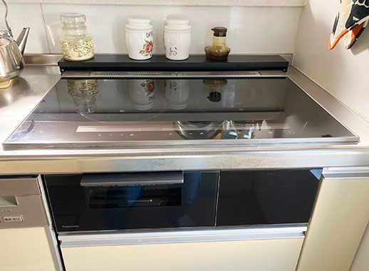 パナソニック 『Aシリーズ/Mタイプ』[3口IH：シングル(右IH)オールメタル対応][天板幅：75cm][IH＆遠赤Wフラット ラクッキングリル][AIエコナビ][光火力センサー][キッチンポケットアプリ対応] / K:ジェットブラック