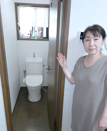 施工後の温水洗浄便座とお客様