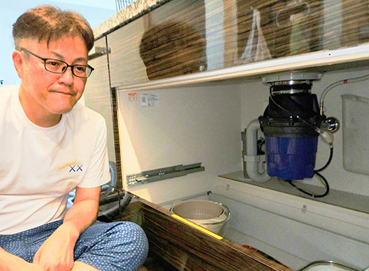 施工後のディスポーザーとお客様