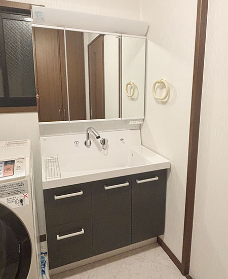 LIXIL(INAX) ピアラ ミラーキャビネット [幅900mm][スタンダードLED][三面鏡][全収納][全高1900mm][くもり止めコート付き] [引出タイプ/扉裏ポケット付き] [扉カラー：スタンダード] [洗面器高さ：800mm]