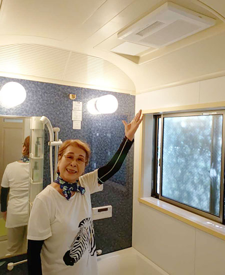 施工後の浴室乾燥機とお客様