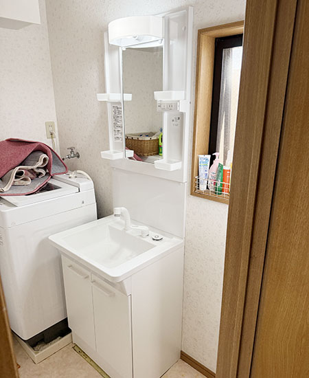 TOTO 化粧鏡『Vシリーズ』[間口600mm/全高1900mm] [一面鏡：鏡裏収納なし] [LEDランプ] [エコミラーなし] [2枚扉タイプ] [エコシングルシャワー水栓] [一般地] [扉カラー：ホワイト]