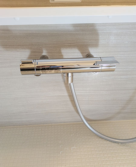 TOTO 浴室用水栓『GG』[壁付タイプ][洗い場専用][サーモスタット付シャワーバス混合栓][スパウト0mm][コンフォートウエーブ(樹脂)シャワー]