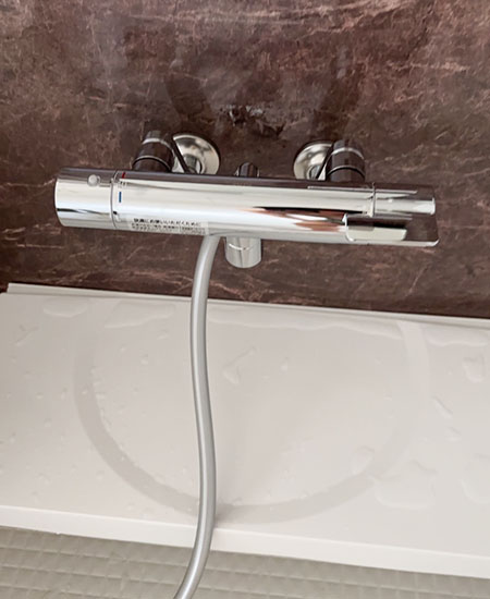 TOTO 浴室用水栓『GG』[壁付タイプ][洗い場専用][サーモスタット付シャワーバス混合栓][スパウト0mm][コンフォートウエーブ(樹脂)シャワー]