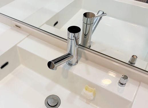 TOTO 洗面用水栓『コンテンポラリシリーズ』[ワンホールタイプ] [シングルレバー混合栓/エコシングル] [スパウト127mm] [ホース引出360mm] [排水栓用貫通穴なし]