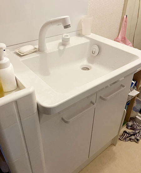 TOTO 化粧鏡『Vシリーズ』[間口600mm/全高1900mm] [一面鏡：鏡裏収納なし] [LEDランプ] [エコミラーなし] [2枚扉タイプ] [エコシングルシャワー水栓] [一般地] [扉カラー：ホワイト]