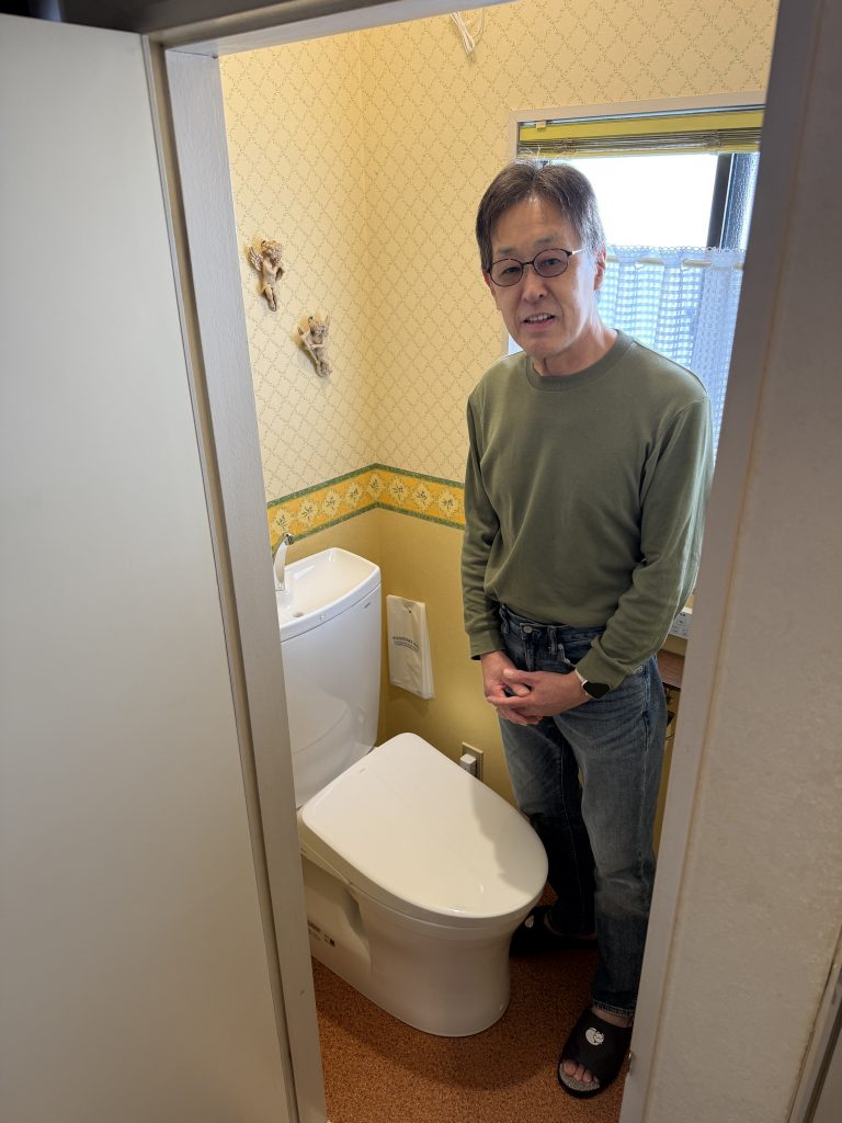 TOTO ウォシュレット『アプリコットF4A』[壁リモコンタイプ][瞬間式][オート・リモコン便器洗浄][温風乾燥][便ふたオート開閉機能付き][瞬間暖房便座]