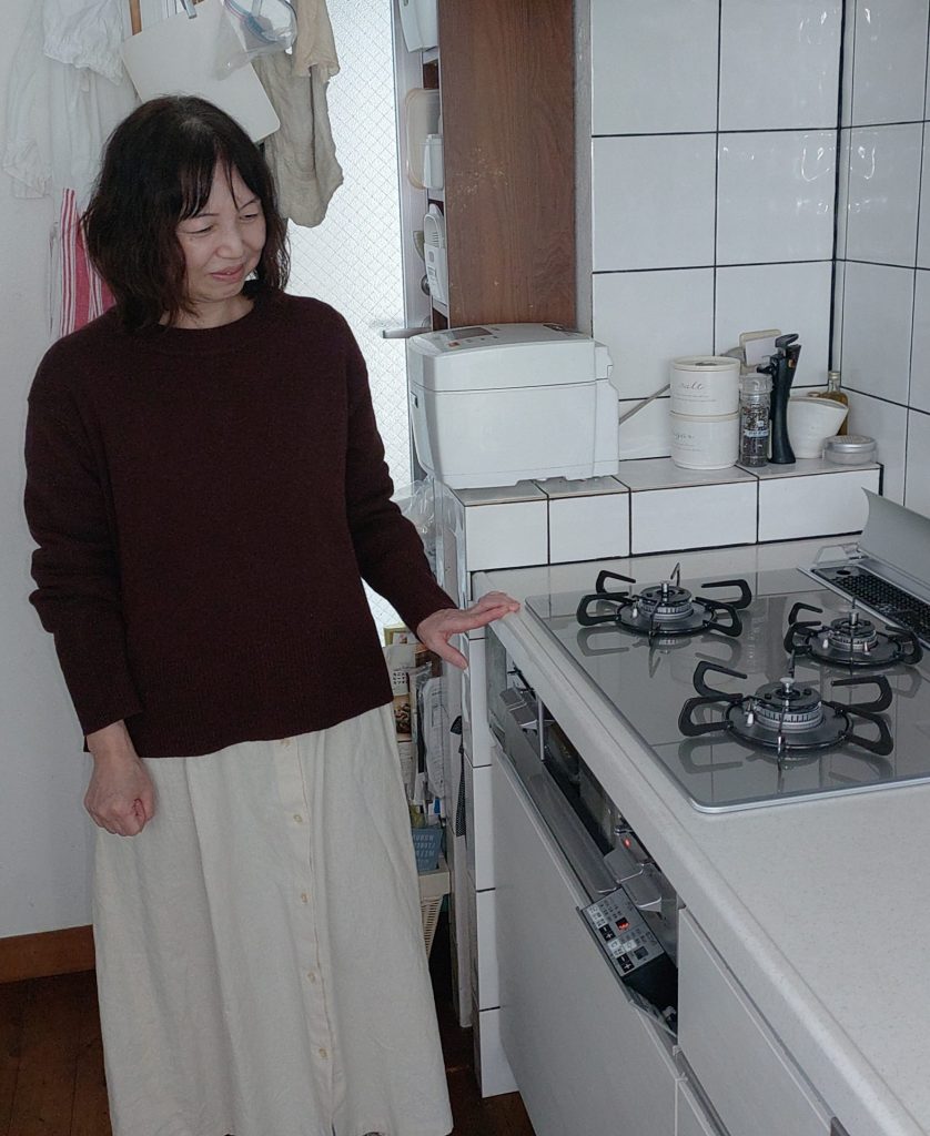 施工後のコンロとお客様