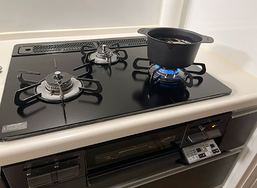 パロマ 『ブリリオ(ブラックライン)』[天板幅:60cm][天板:マッティーブラック・クリアガラス][ごとく:ホーロー][レンジフード連動][オーブン接続可][付属品:ラ・クックグラン] /PD-743W-60GZ