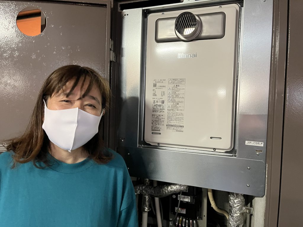 施工後の給湯器とお客様