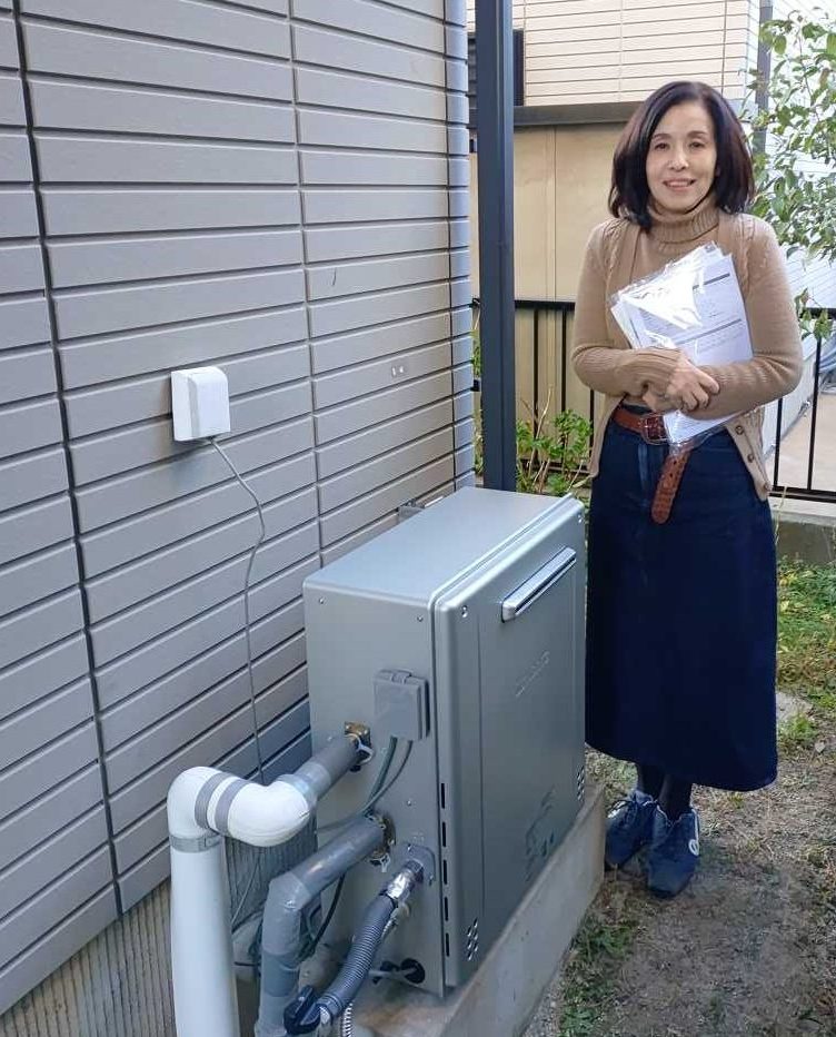 施工後の給湯器とお客様