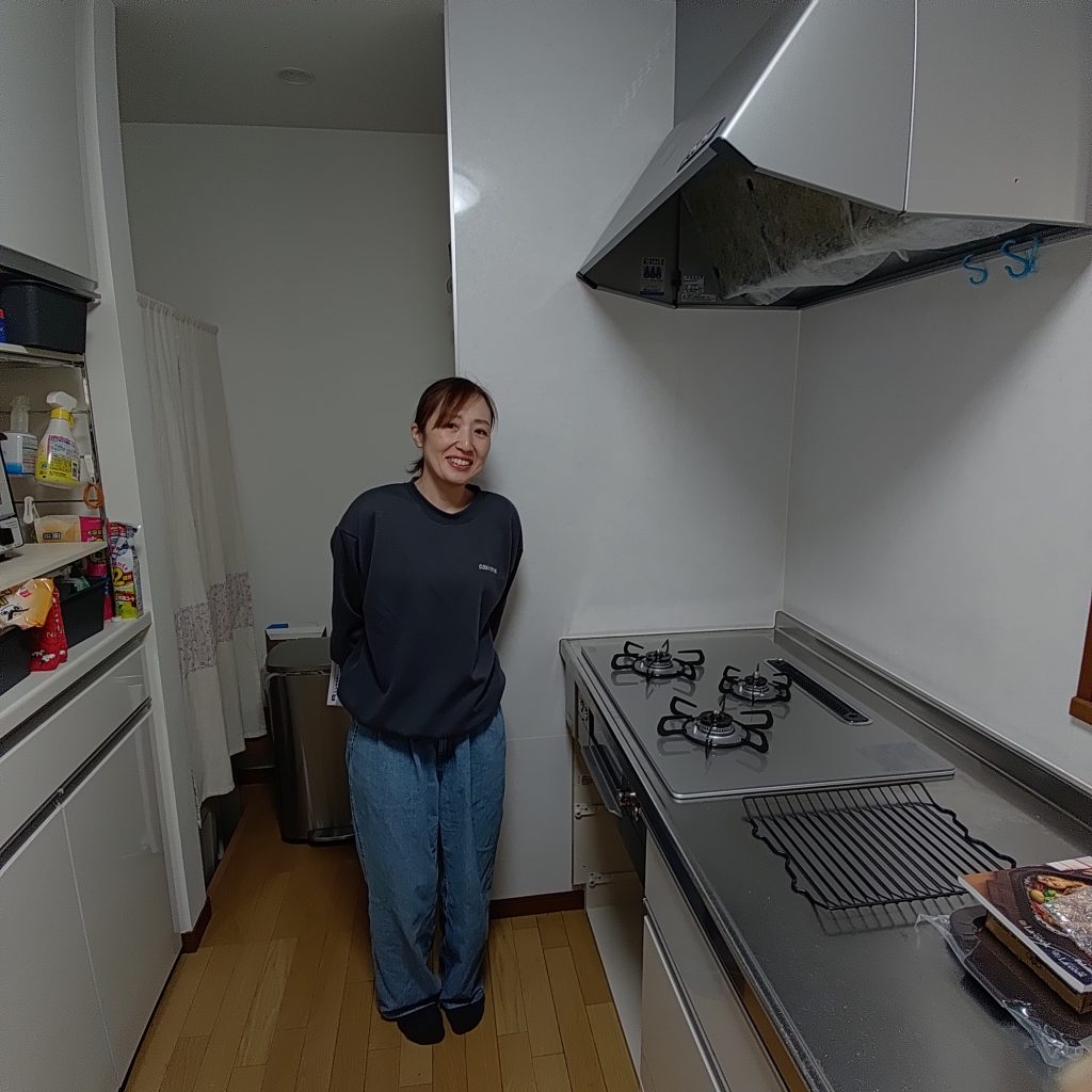 施工後のコンロとお客様