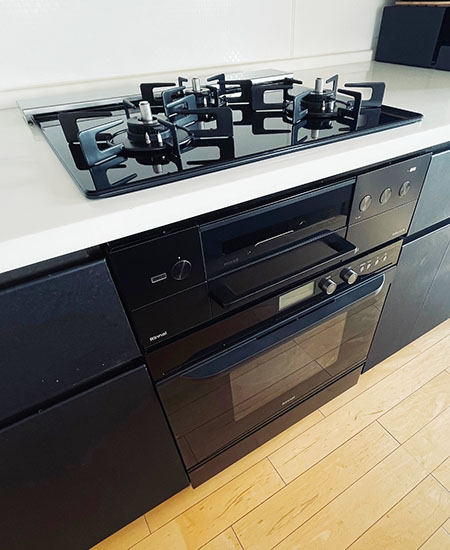 リンナイ『デリシア3V乾電池式』[天板幅:60cm][天板:ナイトブラック・ガラストップ][ごとく:ホーロー][レンジフード連動][オーブン接続可]リンナイ『電子コンベック/S52シリーズ』[庫内容量：44L][ピアノブラック][電子レンジ機能あり] 