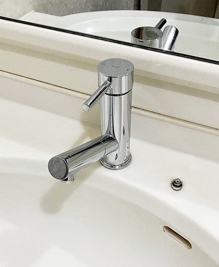 TOTO 洗面用水栓『コンテンポラリシリーズ』[ワンホールタイプ] [シングルレバー混合栓/エコシングル] [スパウト127mm] [ホース引出360mm] [排水栓用貫通穴なし]