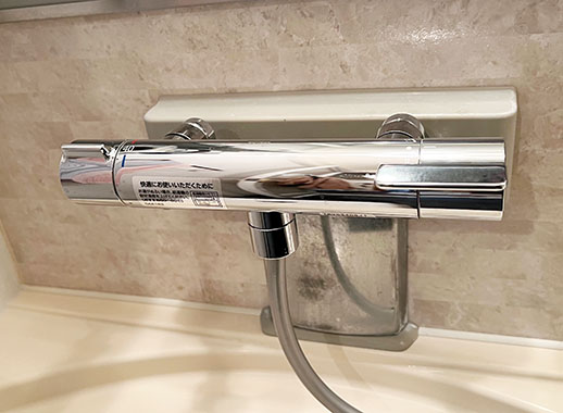 TOTO 浴室用水栓『GG』[壁付タイプ][洗い場専用][サーモスタット付シャワーバス混合栓][スパウト0mm][コンフォートウエーブ(樹脂)シャワー]