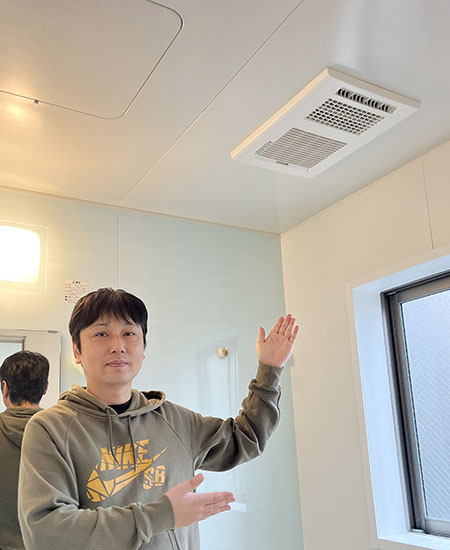 施工後の浴室乾燥機とお客様