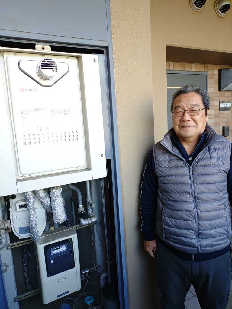 施工後の給湯器とお客様