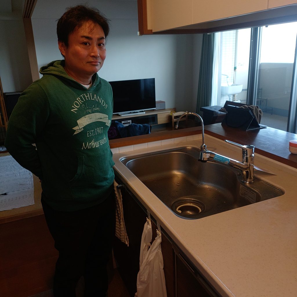 施工後の蛇口とお客様