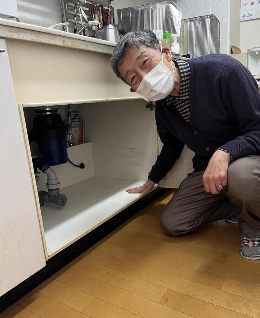 施工後のディスポーザーとお客様