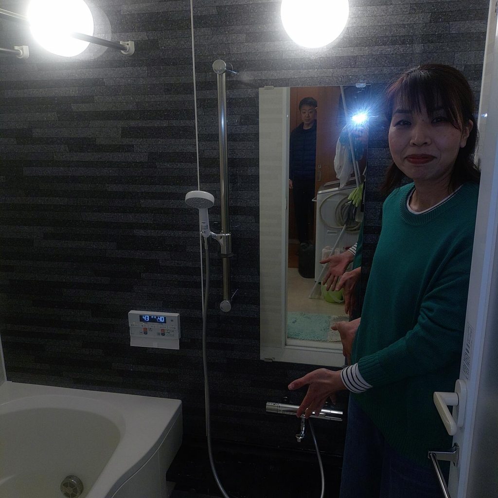 施工後の蛇口とお客様