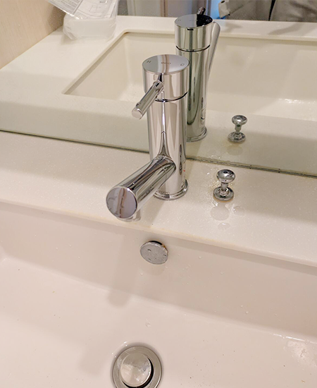 TOTO 洗面用水栓『コンテンポラリシリーズ』[ワンホールタイプ] [シングルレバー混合栓/エコシングル] [スパウト127mm] [ホース引出360mm] [排水栓用貫通穴なし]