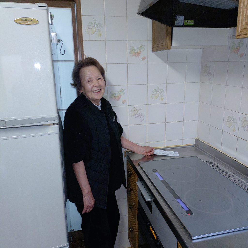 施工後のIHとお客様