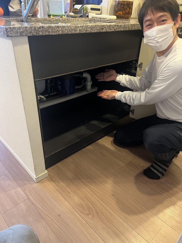 施工後のディスポーザーとお客様