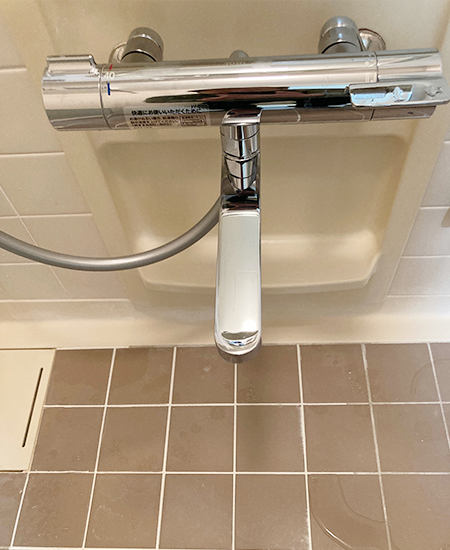 TOTO 浴室用水栓『GG』[壁付タイプ][洗い場・浴槽兼用][サーモスタット付シャワーバス混合栓][スパウト170mm][コンフォートウエーブ(樹脂)シャワー]