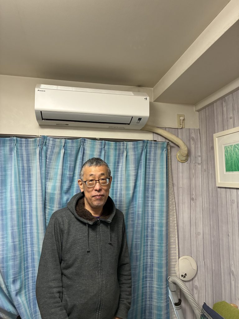 施工後のエアコンとお客様
