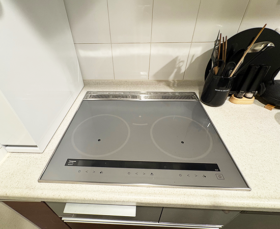 パナソニック ビルトインIHクッキングヒーター『Aシリーズ/Tタイプ』[3口IH：鉄・ステンレス対応][天板幅：60cm][IH＆遠赤Wフラット ラクッキングリル][AIエコナビ][光火力センサー][キッチンポケットアプリ対応] / S:シルバー