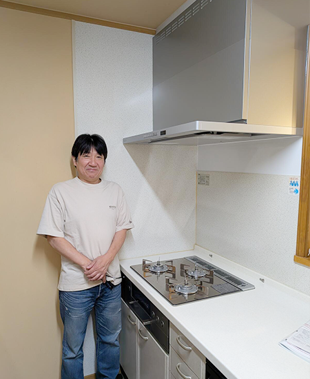 施工後のコンロとお客様