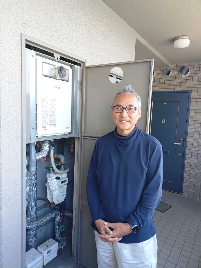 施工後の給湯器とお客様