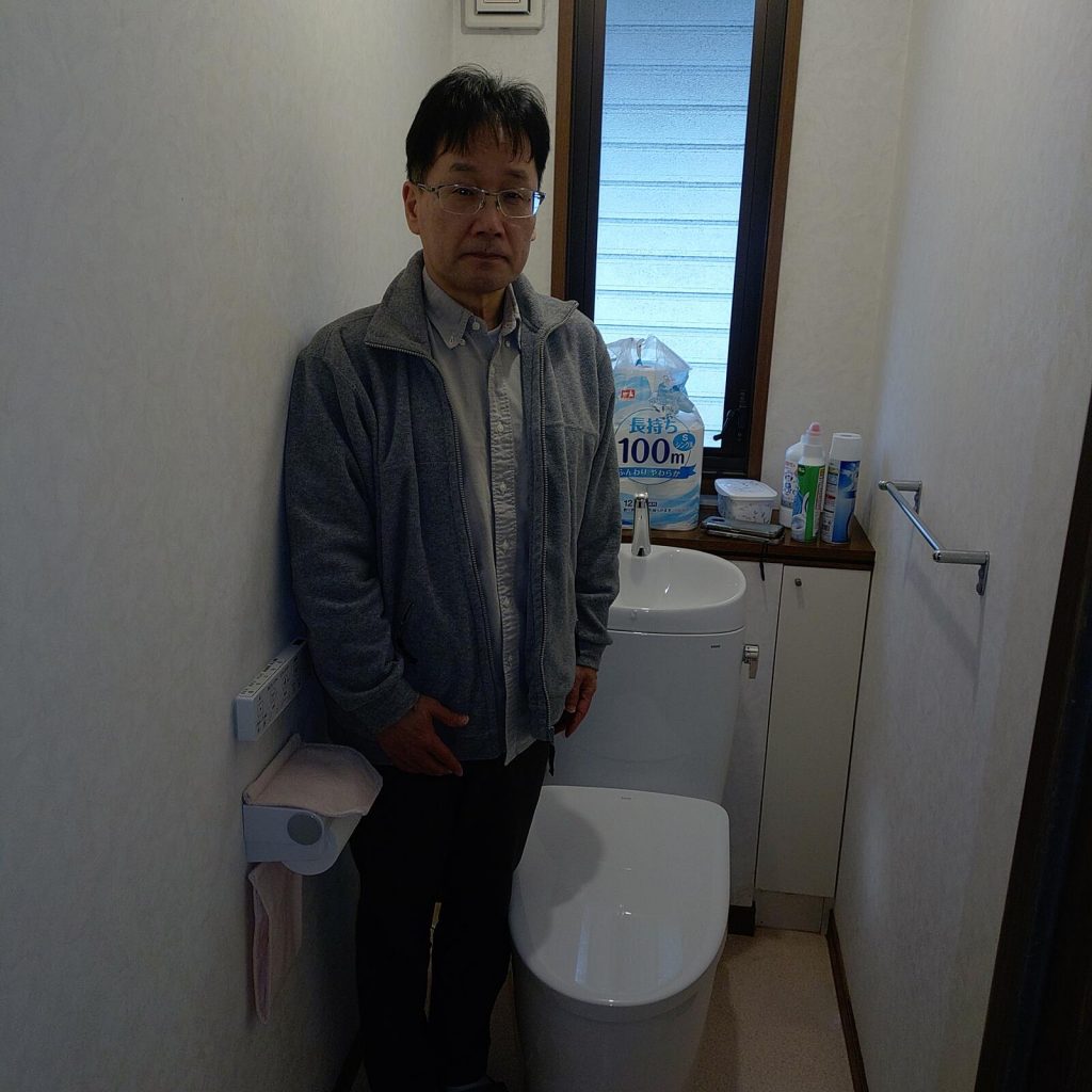 施工後のトイレとお客様