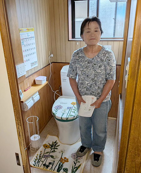 施工後のトイレとお客様