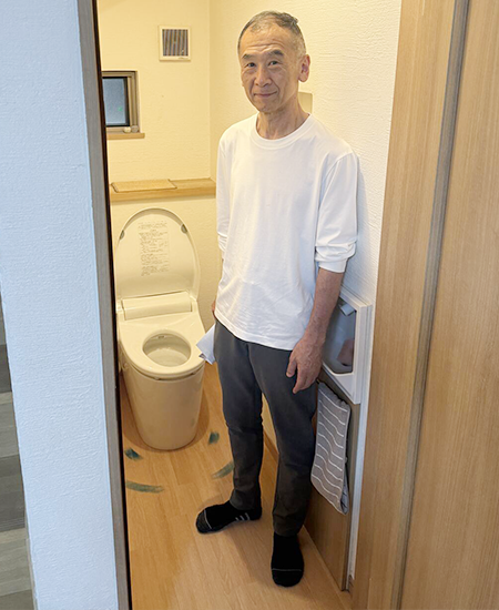 施工後のトイレとお客様