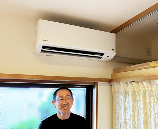施工後のエアコンとお客様