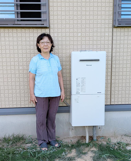 施工後の給湯器とお客様