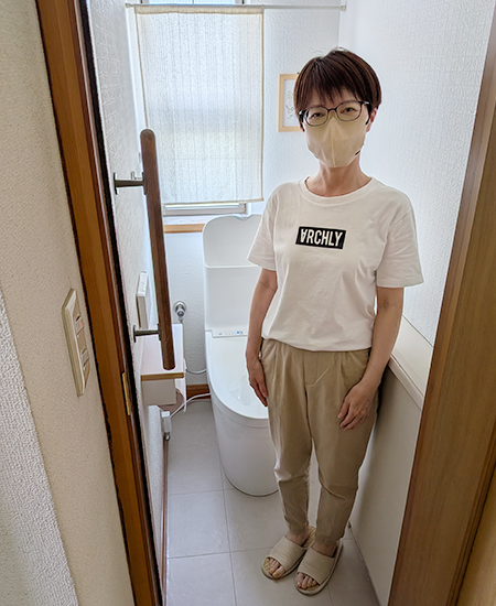 施工後のトイレとお客様
