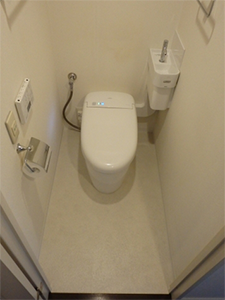 TOTO「ワンデーリモデル コーナータイプ」の交換費用|収納棚、手洗器、紙巻器ほか|工事費込み約295,000円(税込)~