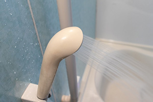 水圧をかけて水漏れがないかチェックする|お風呂の蛇口(台付き)を自分で交換するDIY手順