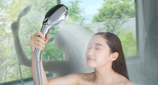 洗浄からマッサージまで1つのシャワーで完結できるリクシルの「エコアクアシャワーSPA」