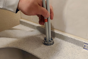新しいキッチン蛇口を取り付ける|キッチン蛇口を自分で交換するDIY手順