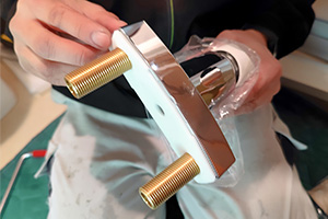 商品に傷などがないか確認をする|洗面台蛇口(ツーホール)を自分で交換するDIY手順