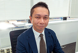 執行役員 サービス本部長 酒井