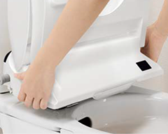 LIXIL(INAX)のお掃除リフトアップ|トイレまるごと交換で清掃性が向上